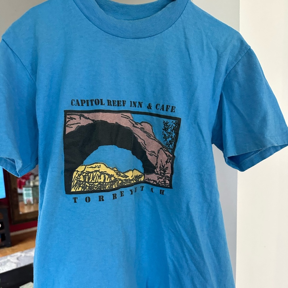 Tee Vintage 1980s Capital Reef Inn and Cafe shirt